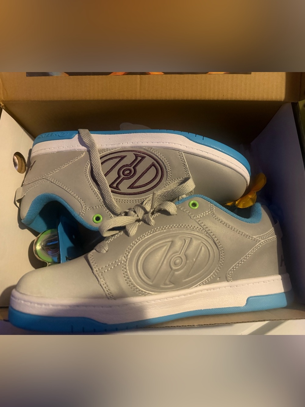 Women’s Size 8 Light Gray and Blue Heelys